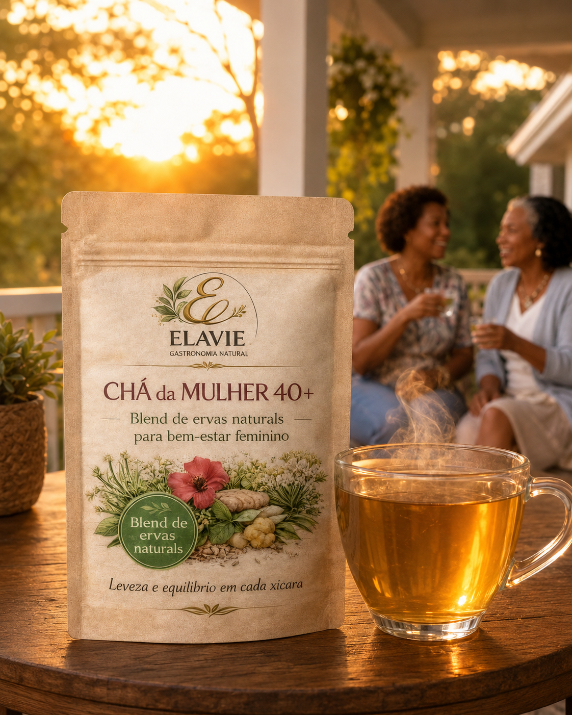 Chá da Mulher 40+ Elavie — varanda ao entardecer, momento de autocuidado